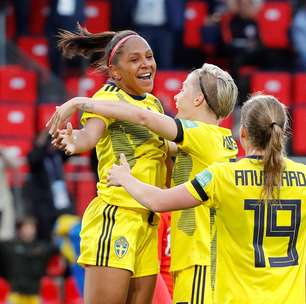 Em jogo paralisado pela chuva, Suécia bate o Chile na Copa