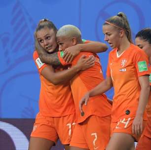 Pênalti no final dá vitória à Holanda contra o Japão na Copa