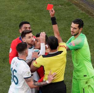 Arbitragem rouba a cena de forma negativa na Copa América