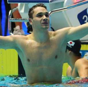 Nadador de 19 anos quebra recorde de Michael Phelps