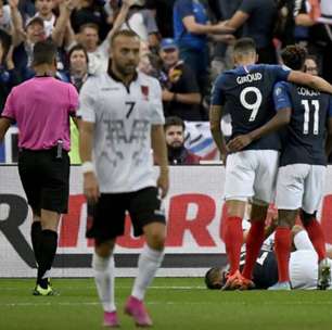 França goleia Albânia e fica perto de vaga na Eurocopa