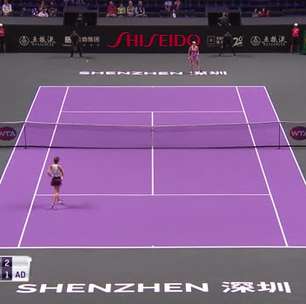 WTA Finals: Halep supera Andreescu (3-6, 7-6, 6-3)