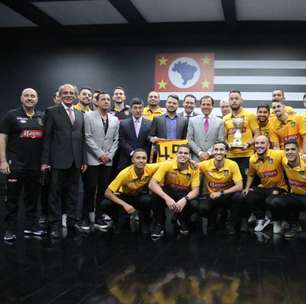 Tricampeão mundial, Magnus Futsal visita Palácio dos Bandeirantes