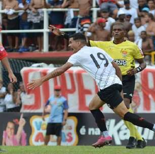 Athletico vence graças a lambança nos acréscimos e avança