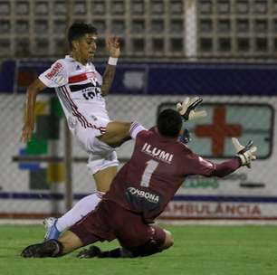 São Paulo resolve no fim, vence o Santa Cruz e avança