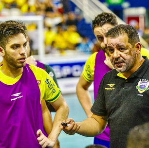 Treinador da Seleção quer adiamento do Mundial de futsal e cobra Fifa por bagunça no esporte