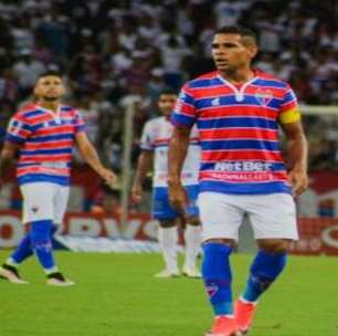 Ceni pediu desculpa por não escalar Ederson após dois gols, revela atacante