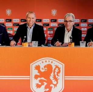 Técnico da Holanda revela que recebeu proposta do Barcelona