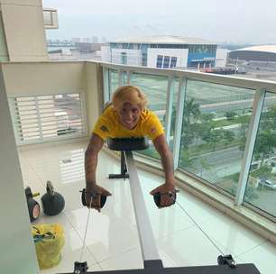 Com piscinas fechadas, Ana Marcela usa aparelho para "nadar" no seco