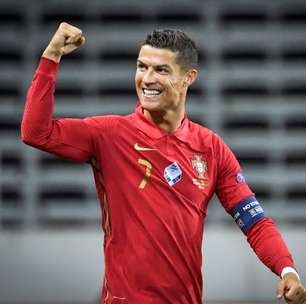 CR7 decide contra Suécia, faz 2 e chega a 100 por Portugal