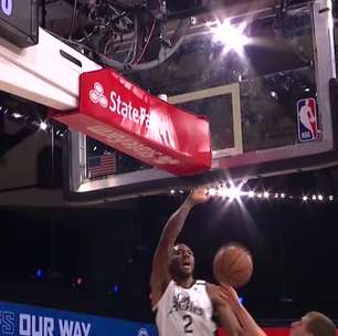 Espectacular mate de Kawhi Leonard