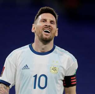 Messi tem gol anulado, e Argentina tropeça no Paraguai