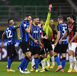 Ibra marca e é expulso, Inter vira sobre Milan e vai à semi