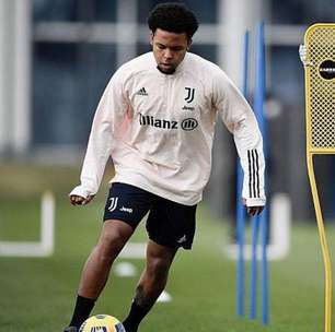 Pirlo elogia McKennie e diz que norte-americano está 'mais profissional' na Juventus