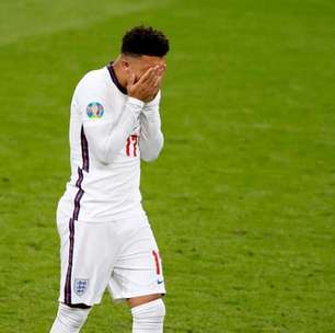 Sancho desabafa após ataques racistas e pênalti perdido