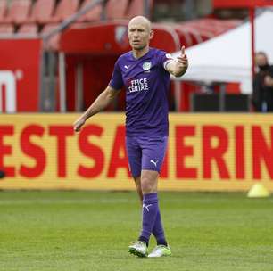 Robben anuncia 2ª aposentadoria após defender time holandês