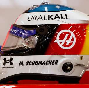 Em homenagem, Mick Schumacher usa réplica de capacete do pai