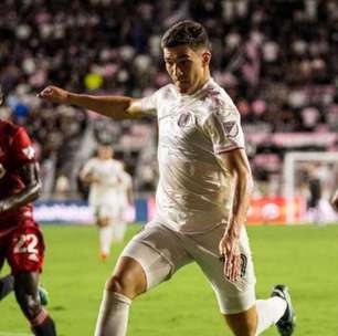 Atacante do Chile deixa concentração antes de encarar Brasil