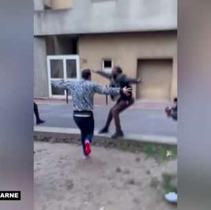 Que pontaria! Nenê manda bola dentro de janela na França e agita fãs