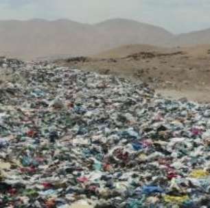 Deserto do Atacama vira 'cemitério' de roupas usadas