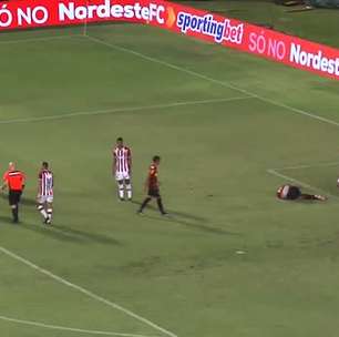 COPA DO NORDESTE: Expulsão! Camutanga leva segundo amarelo depois de entrada dura por trás de Mikael dentro da área
