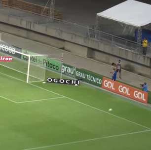 CRUZEIRO: Perdeu! Waguininho sai de frente com Danilo Fernandes, mas desperdiça chance de marcar contra o Bahia no primeiro tempo