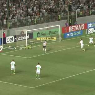 ATLÉTICO-MG: Nacho! Meia aproveita rebote no chute de Hulk e marca gol de empate contra o América