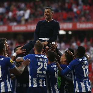 Em Lisboa, Porto derrota o Benfica e conquista o título português