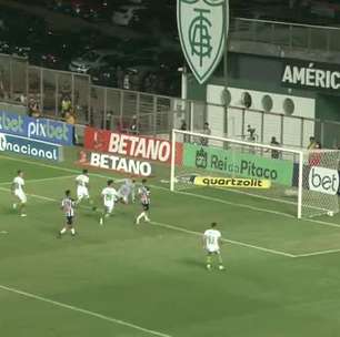 AMÉRICA: Belo chute! Raúl Cáceres marca o segundo gol contra o Atlético