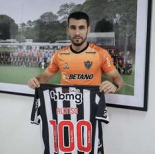 Junior Alonso comemora 100 jogos pelo Atlético-MG e faz cobrança: 'manter a concentração'