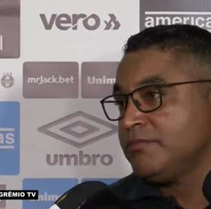 GRÊMIO: Roger garante bom ambiente interno, reconhece blindagem ao elenco sobre críticas e afirma: "Se eu ouvir todo mundo, não vou trabalhar"