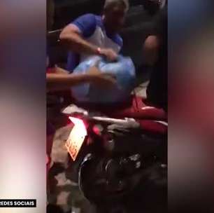 NÁUTICO: Salvador! Motoboy chega com os uniformes e viraliza após atraso em jogo contra o Vasco