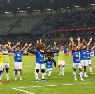 CRUZEIRO: Haka viking! Depois de vencer o CRB, jogadores fazem a tradicional comemoração com a torcida