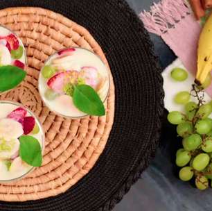 Frutas com calda morna de leite condensado