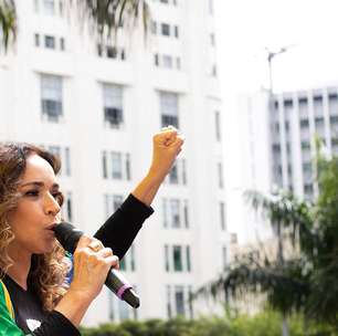 PGR acolhe ação de Daniela Mercury contra Eduardo Bolsonaro por adulteração em vídeo