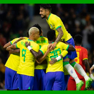Daniel Alves merece ser convocado para a Copa do Mundo?