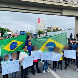 Crianças são colocadas à frente de bloqueio bolsonarista em rodovia de SP