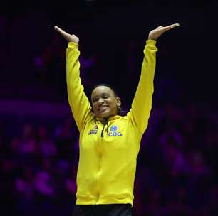 Rebeca Andrade comemora ouro no Mundial: 'Representa toda minha luta'