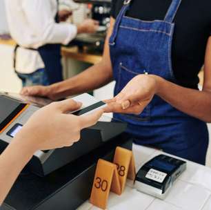 Compras com cartão somam R$ 827 bi no 3º trimestre