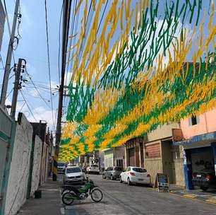 MC Davi patrocina decoração em rua de SP para a Copa