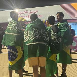 Grupo de sauditas adere torcida pelo Brasil e aprende até português para provocar argentinos