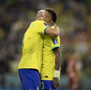 Neymar é comparado a Messi e vira alvo de críticas por 'abraço mole'