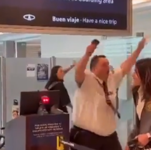 Funcionário de aeroporto viraliza ao comemorar gol da Argentina; veja vídeo