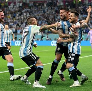Messi marca em seu milésimo jogo e garante Argentina nas quartas da Copa