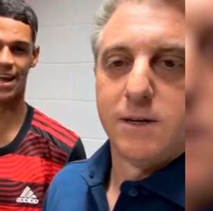 Luva de Pedreiro aparece no Domingão com a camisa do Flamengo e confunde internautas: 'Não era Vasco?'