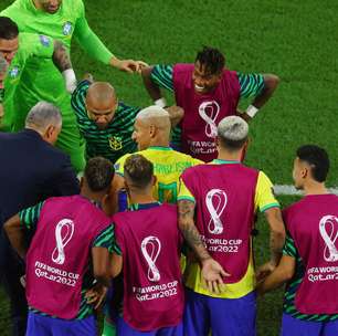 Tite imita pombo em comemoração de gol de Richarlison contra a Coreia do Sul