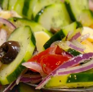 Chef Giu Giunti te ensina a fazer salada grega, perfeita para o verão