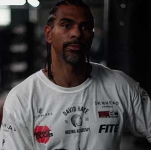 Boxeador assume trisal e adota abstinência total antes de lutar