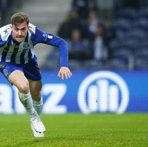 Com hat-trick de Toni Martínez, Porto goleia Arouca e avança na Taça de Portugal