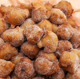Bolinho de chuva vegano crocante, prático e rápido de fazer